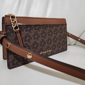Michael Kors Empire Signature Logo Convertible/Crossbody Bag (brown&vanilla)